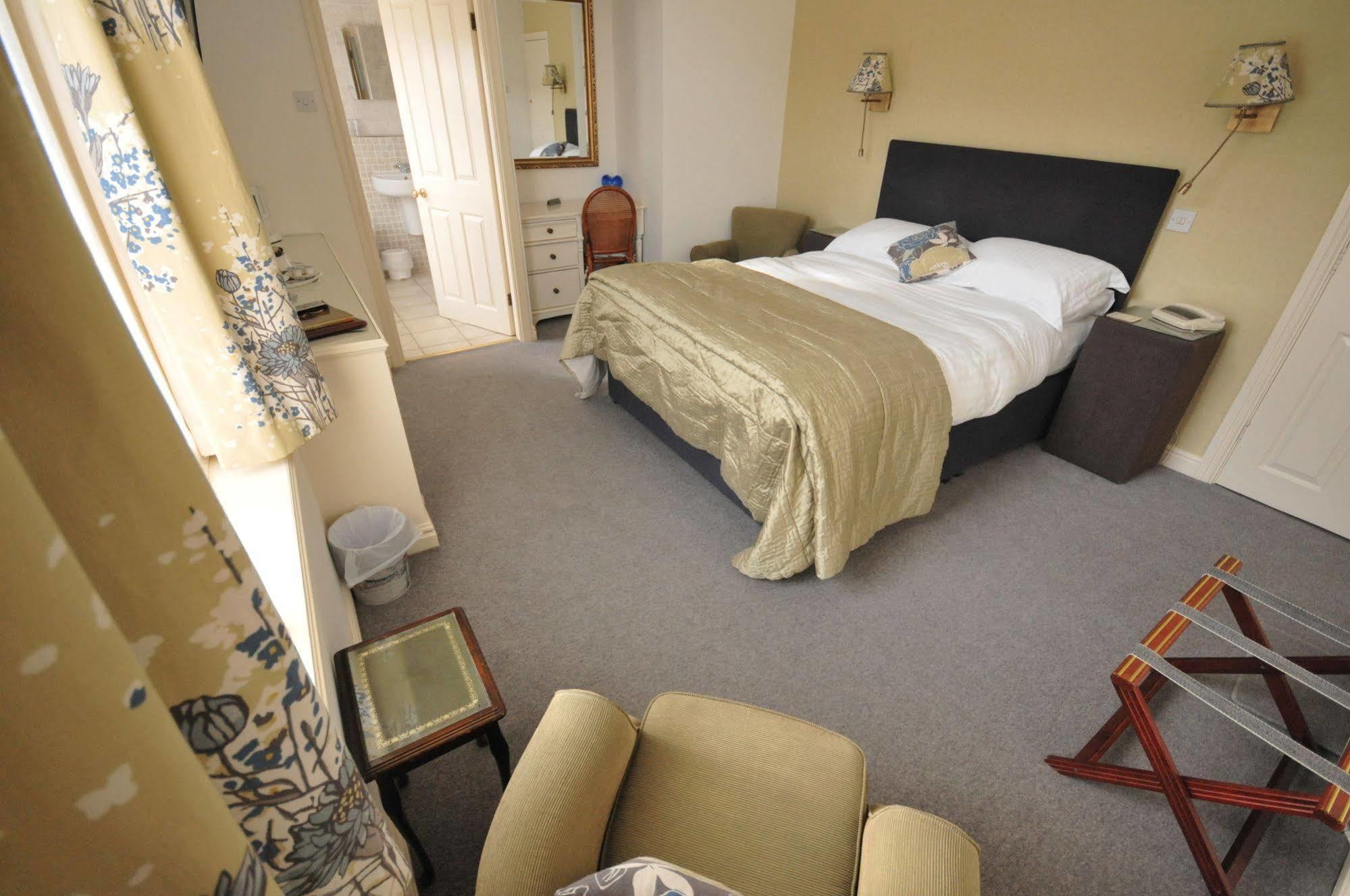 Host & Stay - The Raven Hotel Much Wenlock Eksteriør billede