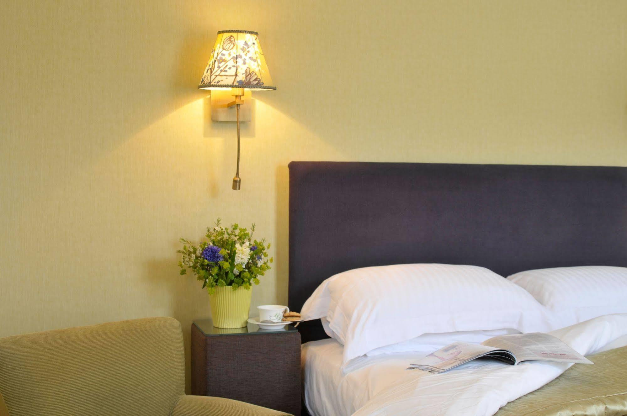Host & Stay - The Raven Hotel Much Wenlock Eksteriør billede